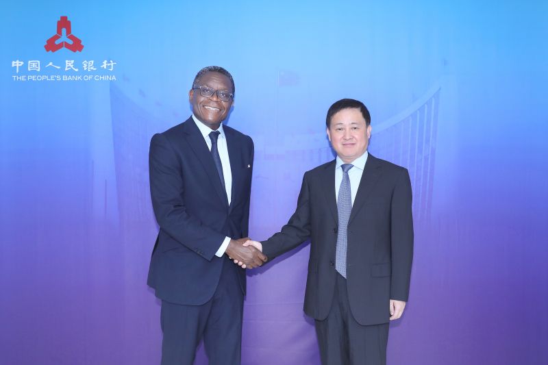 中国人民银行行长潘功胜会见美国银行国际总裁、美林国际首席执行官伯纳德·门萨